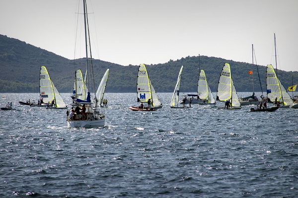 Jedrenje: Medal race s gledan s rive