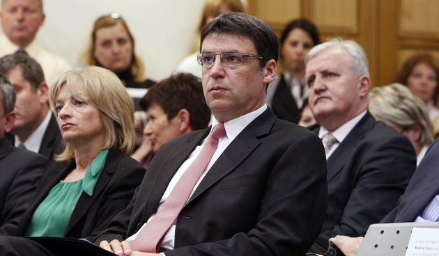 Zagreb, 020412.
U Ministarstvu znanosti, obrazovanja i sporta odrzalo se savjetovanje o financiranju po modelu javno-privatnog partnerstva u izgradnji, dogradnji i rekonstrukciji skola i skolskih objekata. O ucincima modela javno-privatnog partnerstva na