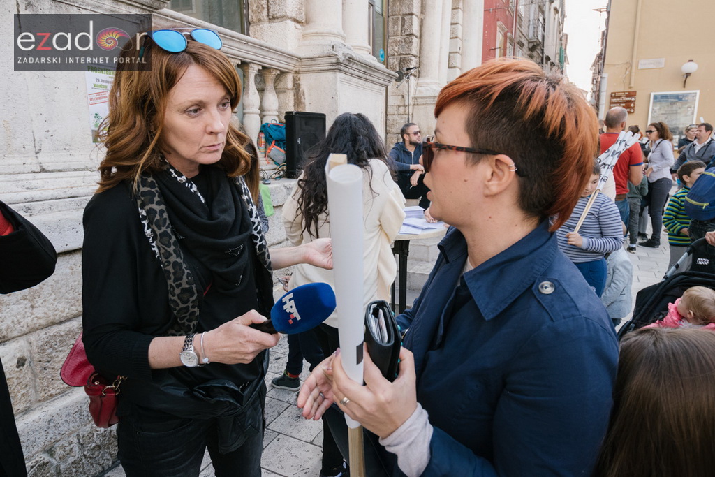 Prosvjedni skup roditelja protiv politike obaveznog cijepljenja Prosvjedni skup roditelja protiv politike obaveznog cijepljenja