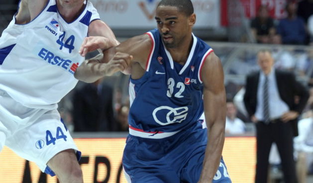 Zadar, 070409. Dvorana Kresimira Cosica na Visnjiku. Kosarkaska utakmica prvenstva Hrvatske izmedju Zadra i Cibone. Na slici: Vlademir Boisa i Alan Anderson. Foto: Vladimir Ivanov / CROPIX