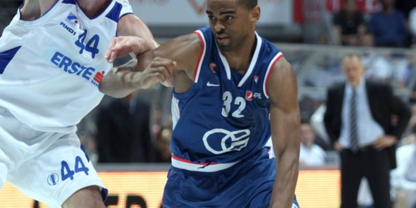 Zadar, 070409. Dvorana Kresimira Cosica na Visnjiku. Kosarkaska utakmica prvenstva Hrvatske izmedju Zadra i Cibone. Na slici: Vlademir Boisa i Alan Anderson. Foto: Vladimir Ivanov / CROPIX Zadar, 070409. Dvorana Kresimira Cosica na Visnjiku. Kosarkaska utakmica prvenstva Hrvatske izmedju Zadra i Cibone. Na slici: Vlademir Boisa i Alan Anderson. Foto: Vladimir Ivanov / CROPIX