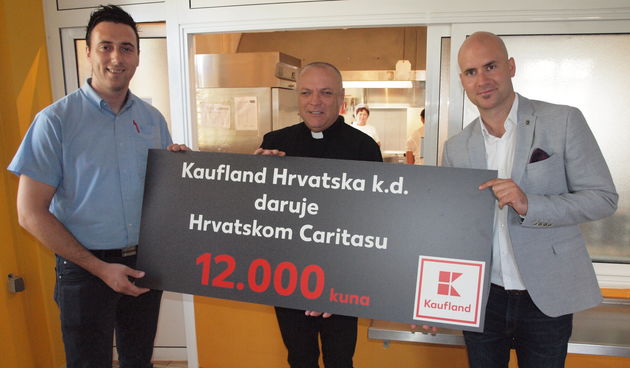 Caritas Zadarske nadbiskupije darovao školske knjige i pribor obiteljima u potrebi