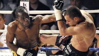 Split, 270310.
Veceras se u Spaladium Areni odrzava spektakl “Obracun u ringu 10” povodom 15-te obljetnice boksackog kluba Pit Bull. Borci ce nastupiti u 17 atraktivnih K1 i MMA ( ultimate fight) borbama.
Na fotografiji: Frane Radnic i Philippe Salmon.
Fo