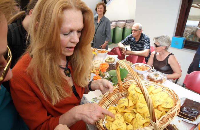 Zadar, 120512.
Danas je u Domu hrvatske mladezi u Zadru odrzan dan Nacionalnih manjina Zadarske zupanije, albanke, bosnjacke, madjarske, makedonske, slovenske, srpske i talijanske. Nacionalne manjine su svoju kulturu predstavile kroz pjesmu,ples i tradici Zadar, 120512.
Danas je u Domu hrvatske mladezi u Zadru odrzan dan Nacionalnih manjina Zadarske zupanije, albanke, bosnjacke, madjarske, makedonske, slovenske, srpske i talijanske. Nacionalne manjine su svoju kulturu predstavile kroz pjesmu,ples i tradici