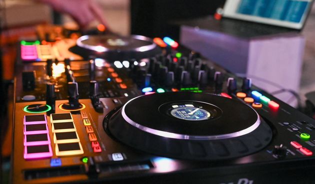 dj pult mikseta ritmologija