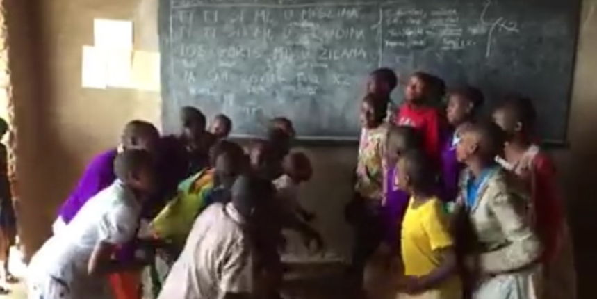 Ti si mi u mislima, Dino Dvornik u Africi