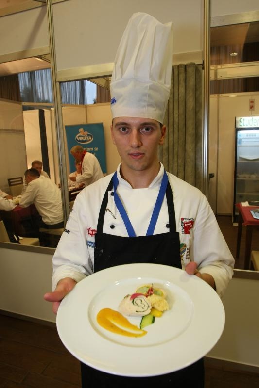 Umag – Hotel Sol Garden Istra u Katoru. Dani hrvatskog kulinarstva i ove godine okupljaju najbolje kuhare, slasticare i ucenike srednjih strukovnih ckola koji se natjecu za medalje i titule drzavnih prvaka. Clanovi zirija. Photo: Dusko Marusic/PIXSELL Umag – Hotel Sol Garden Istra u Katoru. Dani hrvatskog kulinarstva i ove godine okupljaju najbolje kuhare, slasticare i ucenike srednjih strukovnih ckola koji se natjecu za medalje i titule drzavnih prvaka. Clanovi zirija. Photo: Dusko Marusic/PIXSELL
