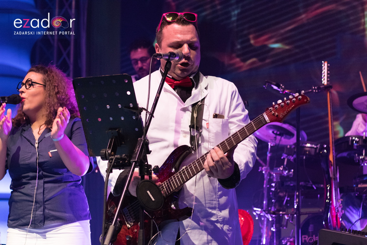 Ludnica u Saturnusu: Najbolji doček u svemiru i šire Ludnica u Saturnusu: Najbolji doček u svemiru i šire