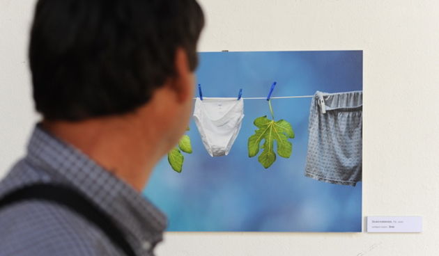 Zadar, 070912.
Atrij Knezeve palace.
Od 7. do 18. rujna u Zadru se odrzava peti Festival smokava. Program je zapoceo danas izlozbom fotografija zadarskih fotografa na temu smokve.
Na fotografiji: detalj s izlozbe.
Foto: Luka Gerlanc / CROPIX