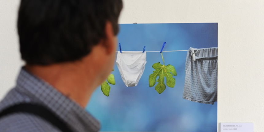 Zadar, 070912.
Atrij Knezeve palace.
Od 7. do 18. rujna u Zadru se odrzava peti Festival smokava. Program je zapoceo danas izlozbom fotografija zadarskih fotografa na temu smokve.
Na fotografiji: detalj s izlozbe.
Foto: Luka Gerlanc / CROPIX Zadar, 070912.
Atrij Knezeve palace.
Od 7. do 18. rujna u Zadru se odrzava peti Festival smokava. Program je zapoceo danas izlozbom fotografija zadarskih fotografa na temu smokve.
Na fotografiji: detalj s izlozbe.
Foto: Luka Gerlanc / CROPIX