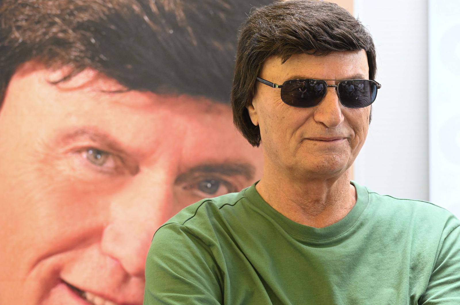 U Croatia Records-u odrzana je promocija novog albuma pjevaca Duska Lokina. U Croatia Records-u odrzana je promocija novog albuma pjevaca Duska Lokina.