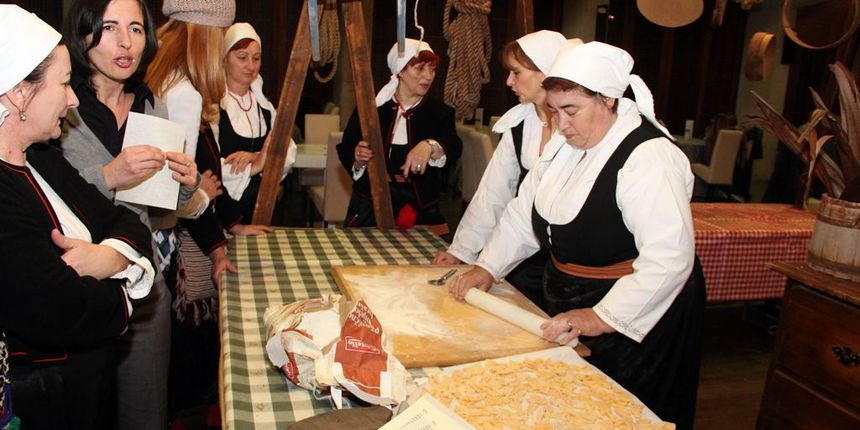 8. “Naši mali gušti” u Arsenalu 8. “Naši mali gušti” u Arsenalu