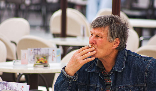 Đir po gradu 3. svibnja 2010., pušenje, cigarete (Foto:Saša Čuka)