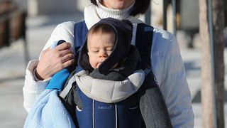 Zadar, 221212.
Prekrasan, gotovo proljetni dan, omogucio je zadranima da uzivaju u jutarnjoj setnji i kavi na terasama kafica. Temperatura zraka je 14 stupnjeva Celzijusa.
Na fotografiji: Zadrani uzivaju na Forumu.
Foto: Luka Gerlanc / CROPIX Zadar, 221212.
Prekrasan, gotovo proljetni dan, omogucio je zadranima da uzivaju u jutarnjoj setnji i kavi na terasama kafica. Temperatura zraka je 14 stupnjeva Celzijusa.
Na fotografiji: Zadrani uzivaju na Forumu.
Foto: Luka Gerlanc / CROPIX