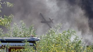Veliki požar kod Smokovića zahvatio i parkirane automobile