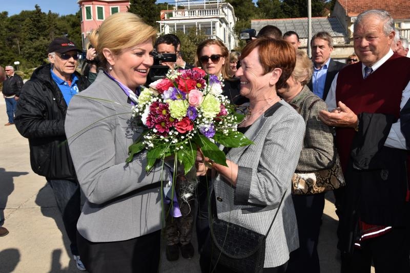Predsjednica Grabar Kitarović posjetila otok Molat. Foto: Dino Stanin/PIXSELL