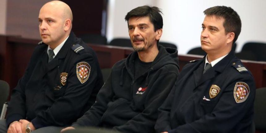 Split – Na Zupanijskom sudu pocelo trece sudjenje Draganu Paravinji za pokusaj silovanja i ubojstvo 17-godisnje Antonije Bilic. Photo: Miranda Cikotic/PIXSELL Autor  Miranda Cikotic/PIXSELL Ključne riječi  Zupanijski sud, ubojstvo, Dragan Paravinja,