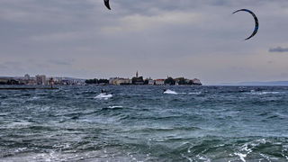 Kiteri i surferi uživali u jakom jugu