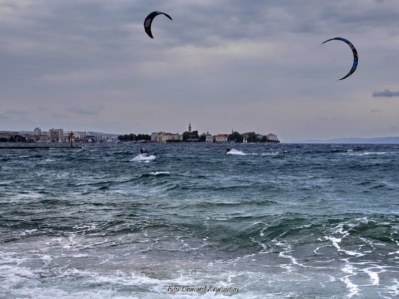 Kiteri i surferi uživali u jakom jugu