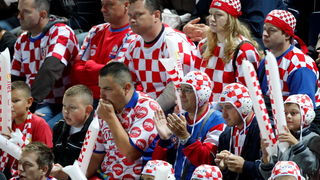 Zagreb, 050910.
Bazen Mladost na Savi.
29. Europsko prvenstvo u vaterpolu.
Hrvatska – Italija
Na fotografiji: Navijaci.
Foto: Ronald Gorsic / CROPIX