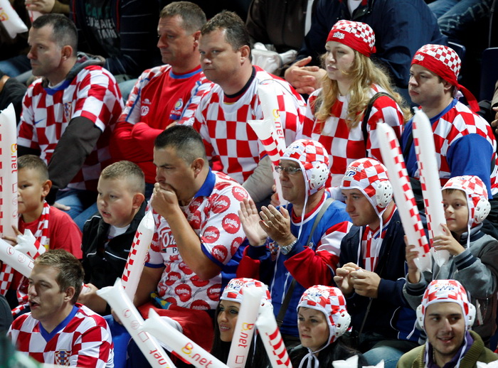 Zagreb, 050910.
Bazen Mladost na Savi.
29. Europsko prvenstvo u vaterpolu.
Hrvatska – Italija
Na fotografiji: Navijaci.
Foto: Ronald Gorsic / CROPIX