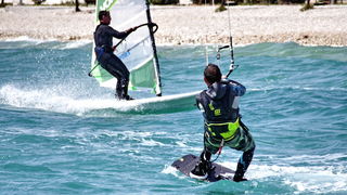 Surferi i kiteri guštali u južini na Boriku Surferi i kiteri guštali u južini na Boriku
