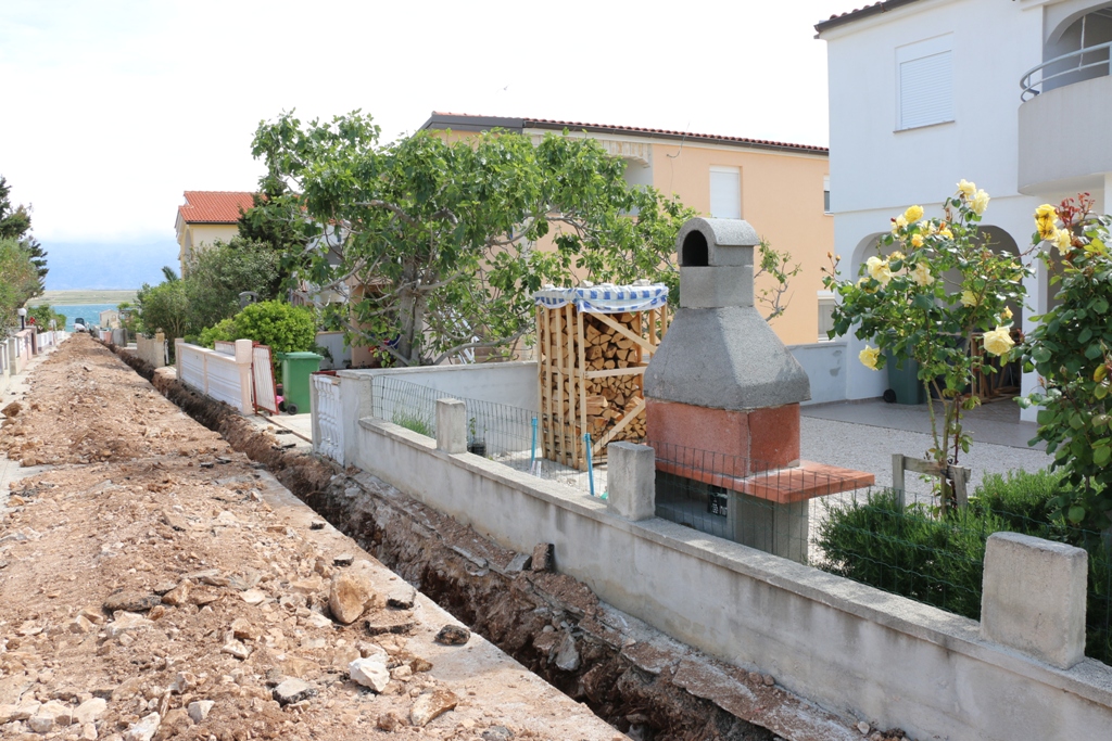 Vir: Radovi na postavljanju javne rasvjete i asfaltiranju prometnica Vir: Radovi na postavljanju javne rasvjete i asfaltiranju prometnica