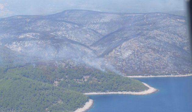 Zračne snage sudjeluju u gašenju tri požara sa sedam aviona