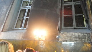 Skopje, 080412.
Nesvakidasnji fenomen prociscavanja fresaka poceo se dogadjati u unutrasnjosti poznate skopske crkve Sveti Velikomucenik Dimitrija. Freske u unutrasnjosti crkve, na kojima se godinama talozio dim od izgorjelih svijeca koje su palili vjerni Skopje, 080412.
Nesvakidasnji fenomen prociscavanja fresaka poceo se dogadjati u unutrasnjosti poznate skopske crkve Sveti Velikomucenik Dimitrija. Freske u unutrasnjosti crkve, na kojima se godinama talozio dim od izgorjelih svijeca koje su palili vjerni