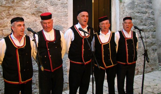 U subotu, 16. srpnja, na Kaštelu Benković u Benkovcu, u sklopu Benkovačkog kulturnog ljeta održan je “9. Etno festival – Benkovac 2016.”