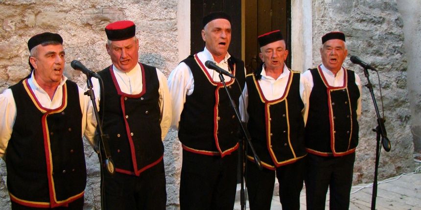 U subotu, 16. srpnja, na Kaštelu Benković u Benkovcu, u sklopu Benkovačkog kulturnog ljeta održan je “9. Etno festival – Benkovac 2016.”