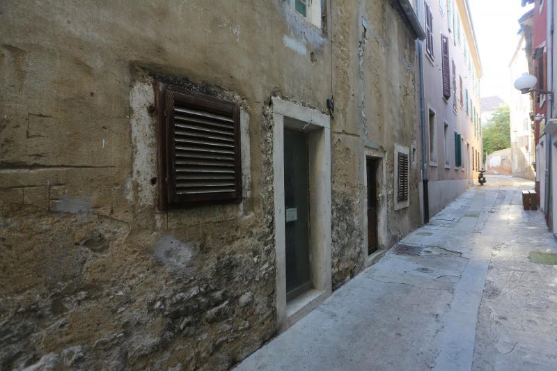 06.11.2013., Zadar – Dotrajale fasade na zgradama u centru grada. Photo: Filip Brala/PIXSELL 06.11.2013., Zadar – Dotrajale fasade na zgradama u centru grada. Photo: Filip Brala/PIXSELL