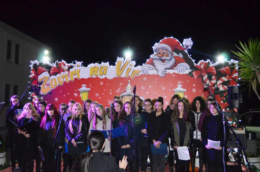 Vir: Druženje virske djece sa Svetim Nikolom Vir: Druženje virske djece sa Svetim Nikolom
