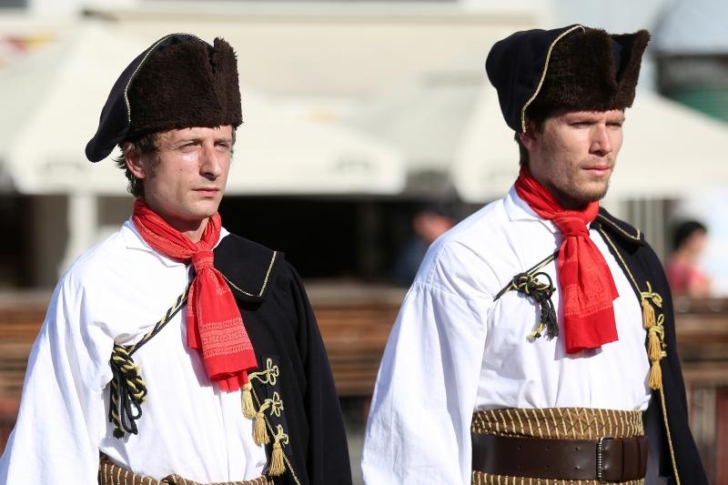 Zagreb: Počasna satnija Kravat pukovnije na Dolcu