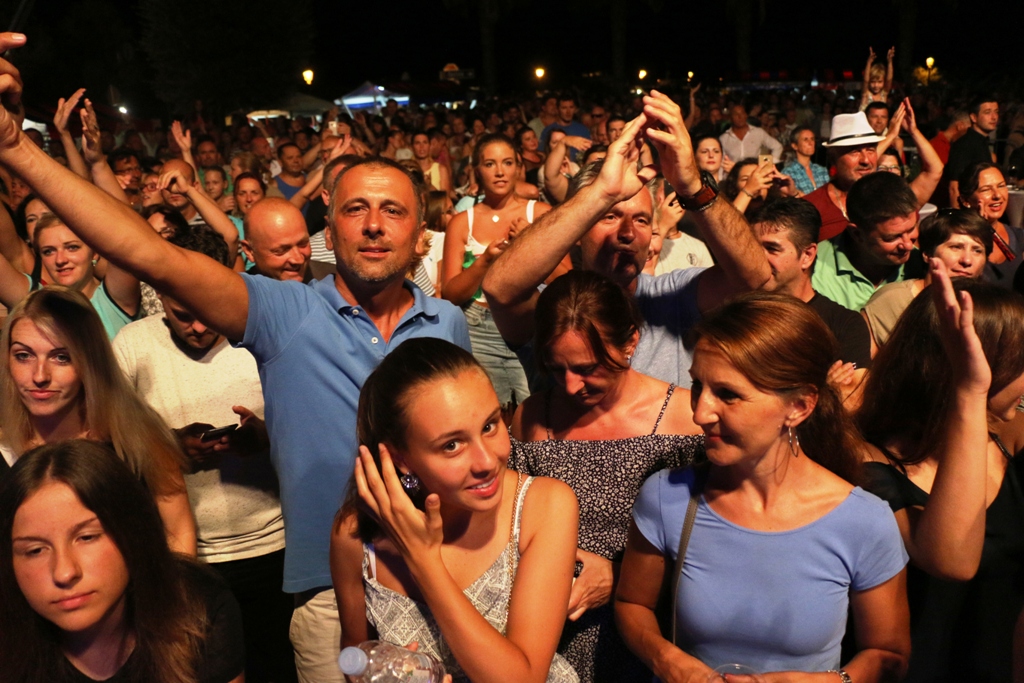 S Alenom Islamovićem po pljusku pjevalo šest tisuća Virana