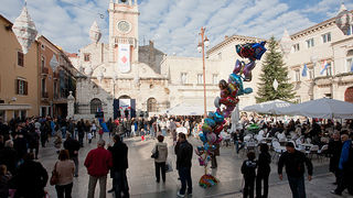 Subotnji šušur na Narodnom trgu, Foto: Leo Banić Subotnji šušur na Narodnom trgu, Foto: Leo Banić
