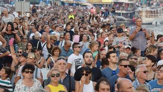 Split dostojanstveno na posljednju plovidbu ispratio legendu Olivera Dragojevića