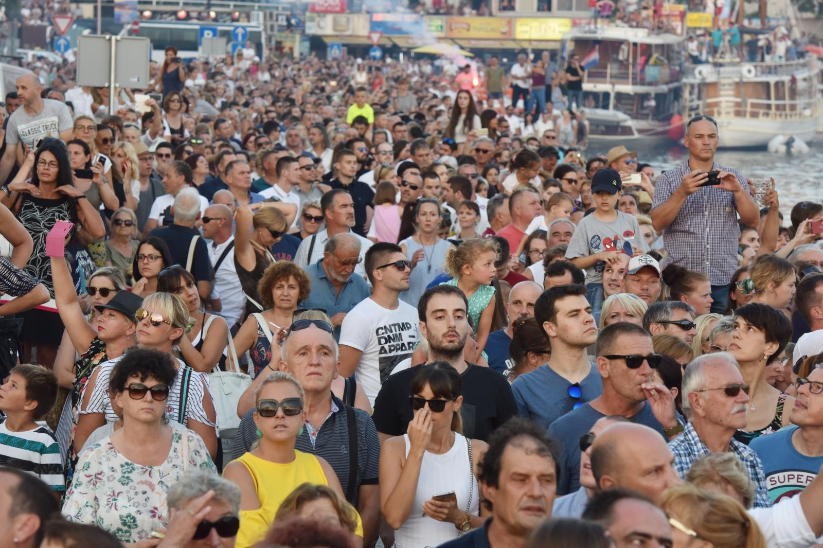 Split dostojanstveno na posljednju plovidbu ispratio legendu Olivera Dragojevića