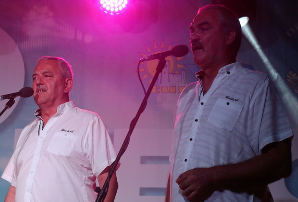 Virsko ljeto 2016: Tomislav Bralić i klapa Intrade oduševili 12 tisuća obožavatelja na virskoj rivi Virsko ljeto 2016: Tomislav Bralić i klapa Intrade oduševili 12 tisuća obožavatelja na virskoj rivi