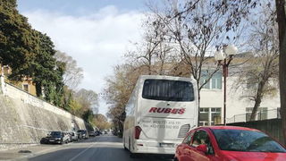Svakodnevne situacije zadarskom na poluotoku: prometne nevolje zbog lošeg rješenja ukrcajno/iskrcajnih mjesta za turističke autobuse