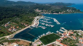 Nogometno igralište uz more u Sutomišćici jedno je od najljepših na svijetu