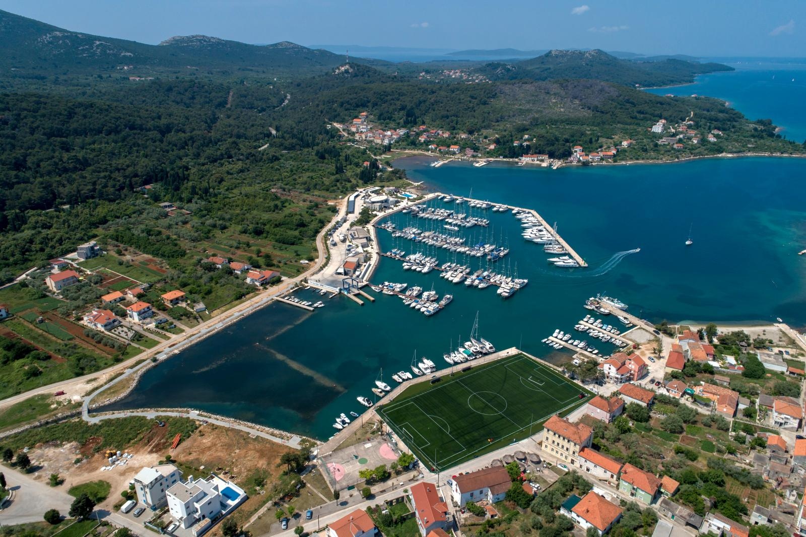 Nogometno igralište uz more u Sutomišćici jedno je od najljepših na svijetu