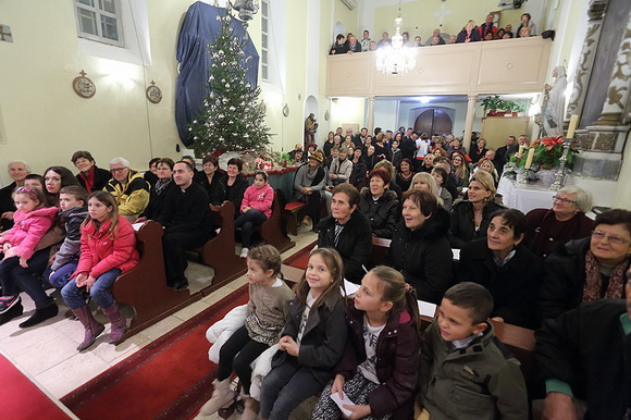 “Božićna čarolija” – koncert klapa u petrčanskoj crkvi sv. Ivana i Pavla “Božićna čarolija” – koncert klapa u petrčanskoj crkvi sv. Ivana i Pavla