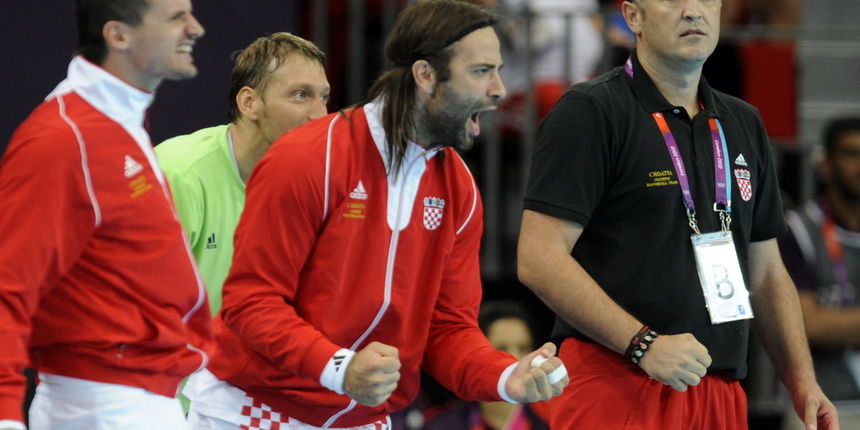 London, 310712.
Dvorana Copper Box.
Hrvatska muska rukometna reprezentacija igra utakmicu 2. kolo u skupini B protiv Srbije tokom Olimpijskih Igra u Londonu.
Na fotografiji: Ivano Balic i izbornik Slavko Goluza.
Foto: Drago Sopta / CROPIX London, 310712.
Dvorana Copper Box.
Hrvatska muska rukometna reprezentacija igra utakmicu 2. kolo u skupini B protiv Srbije tokom Olimpijskih Igra u Londonu.
Na fotografiji: Ivano Balic i izbornik Slavko Goluza.
Foto: Drago Sopta / CROPIX