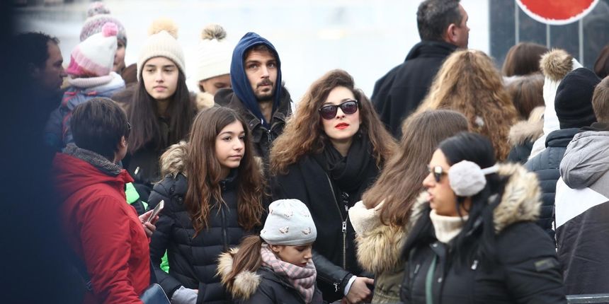 Niko Kranjcar s kcerkom i Zrinkom Cvitesic na klizanju na Trgu kralja Tomislava.