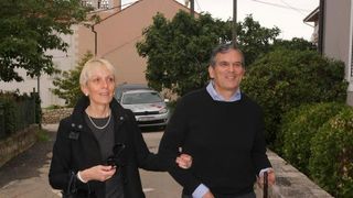 SDP-ov kandidat za gradonacelnika Ivo Bilic glasovao je na izbornom mjestu Diklo sa svojom suprugom. Photo: Dino Stanin/PIXSELL SDP-ov kandidat za gradonacelnika Ivo Bilic glasovao je na izbornom mjestu Diklo sa svojom suprugom. Photo: Dino Stanin/PIXSELL