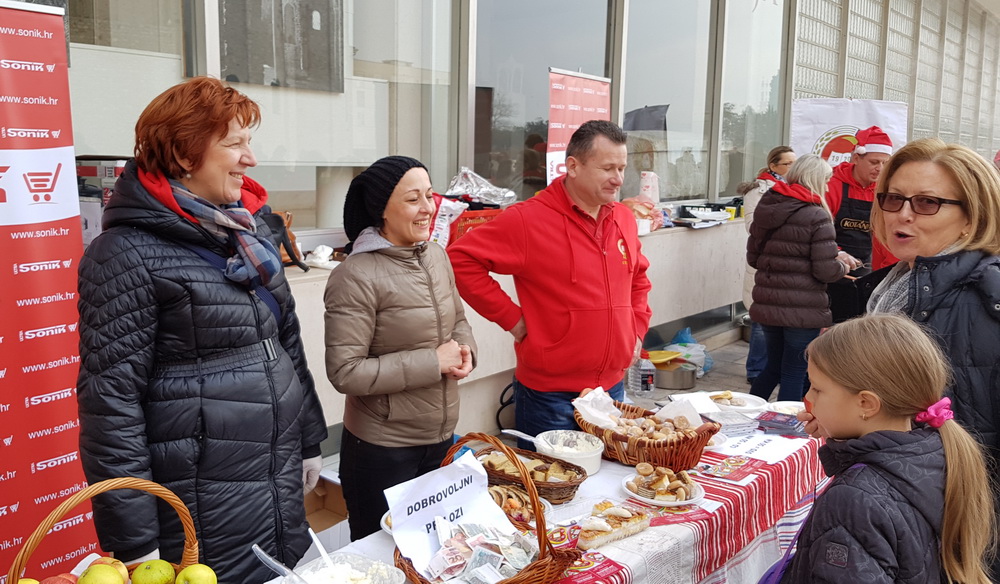 Turopoljsko srce srcu Zadra: Buševačke delicije i folklorni program na Forumu