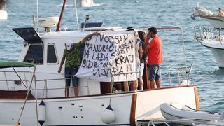 Split dostojanstveno na posljednju plovidbu ispratio legendu Olivera Dragojevića
