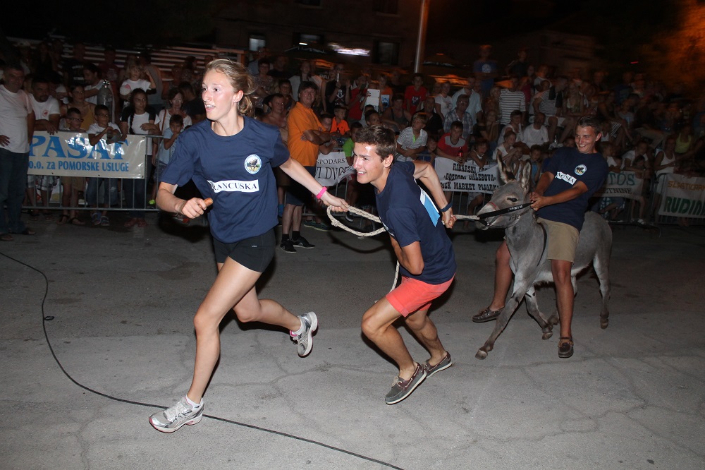 10. međunarodna trka tovarov Tisno 2015