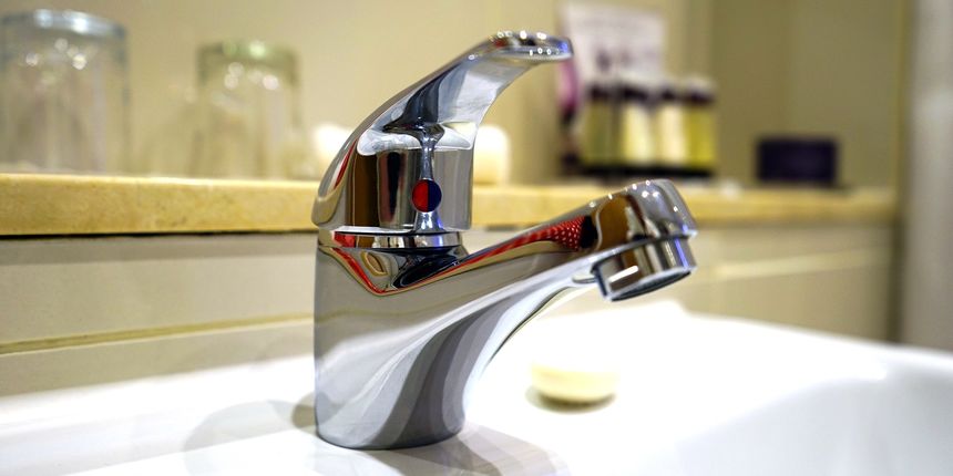 Korisni savjeti za čišćenje kamenca u kupaonici Korisni savjeti za čišćenje kamenca u kupaonici